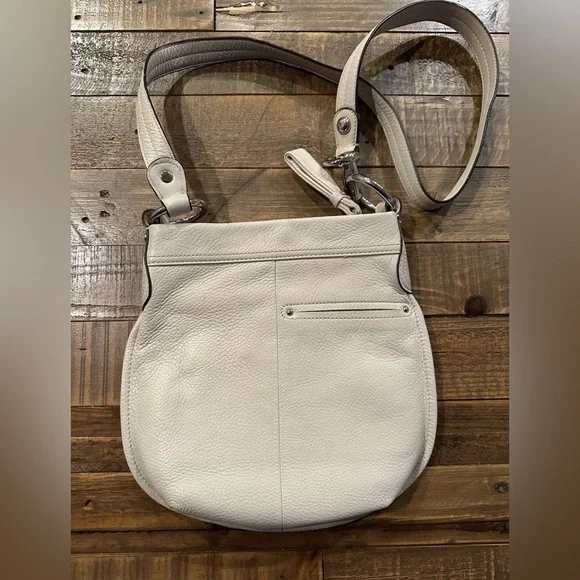 B. Makowsky Beautiful Cream Leather Crossbody Bag Like New - Picture 2 of 6
